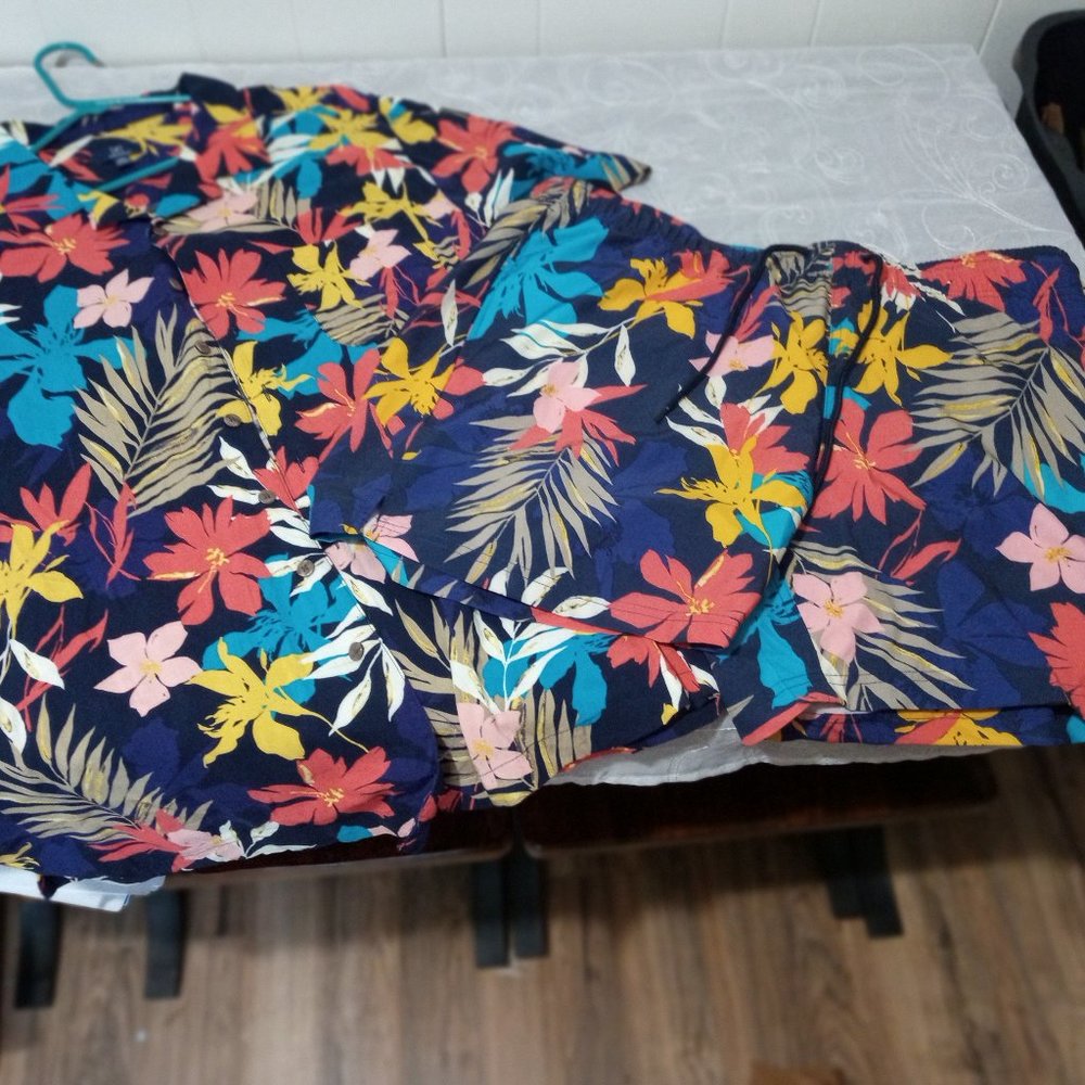 Swim trunks with matching Shirt